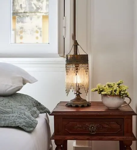 Charming Central アパート